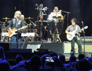 Hall & Oates never disappoint, especially in their home area of Philadelphia. (Photo by Mike Morsch)